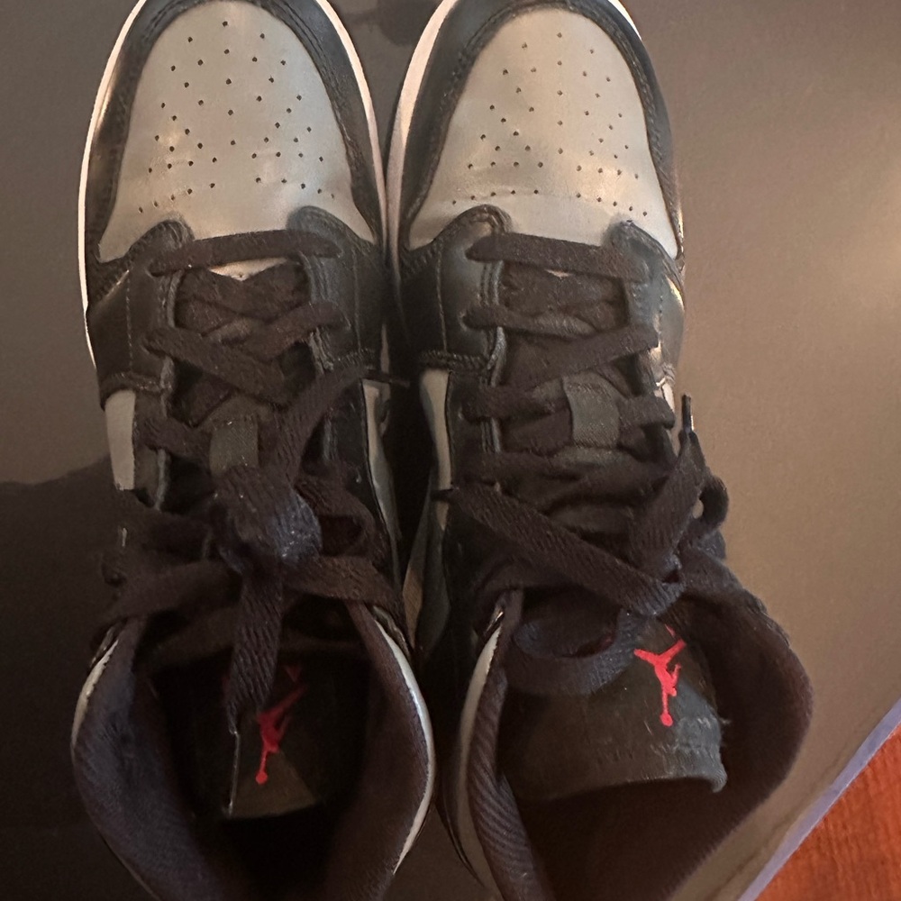 Jordan Kids High-Top Sneakers in Black, Gray & Red Jumpman